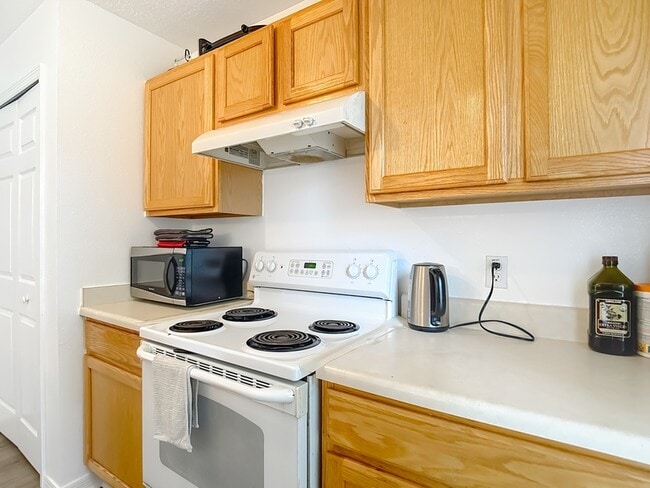 Building Photo - 9856 Ashburn Lake Dr