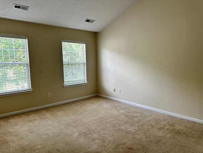 Building Photo - Single family home in Springhill! Availabl...