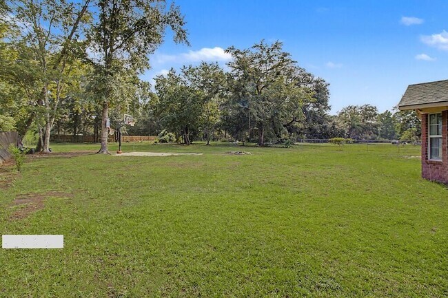 Building Photo - 340 McCumber Dr