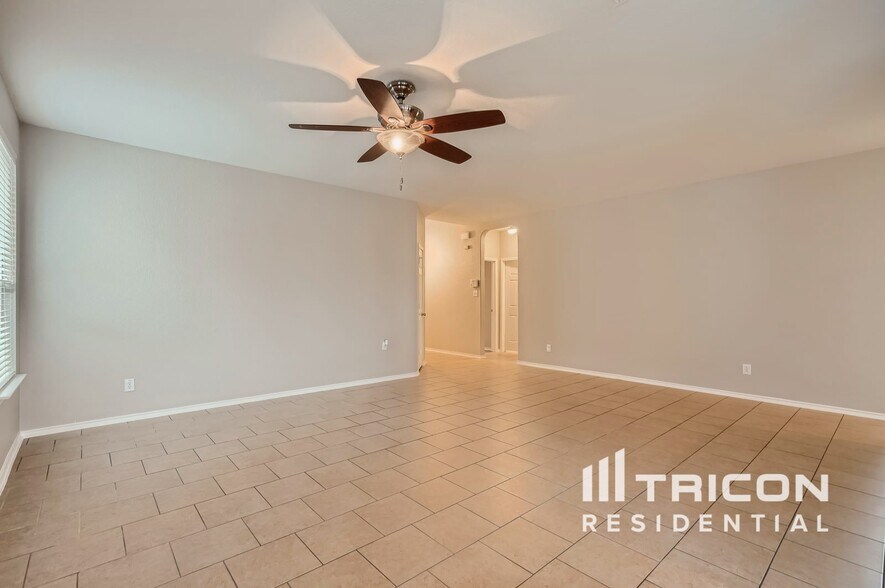 Building Photo - 7040 Conroe Ml