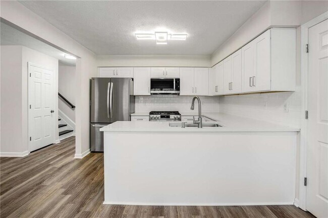 Building Photo - 1813 N Creek Cir