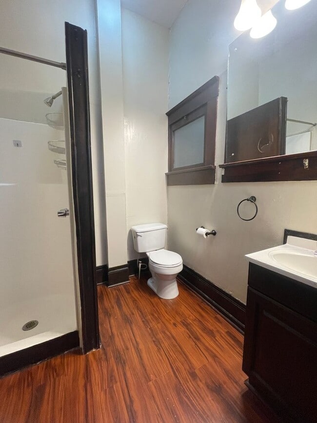 Building Photo - 305 W 38th St