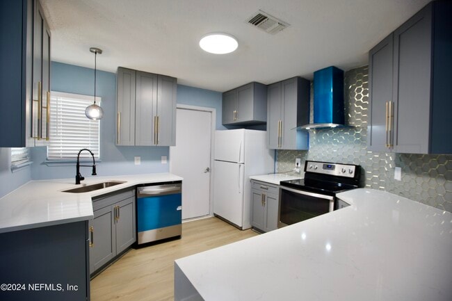 Building Photo - 3542 Sheldrake Dr