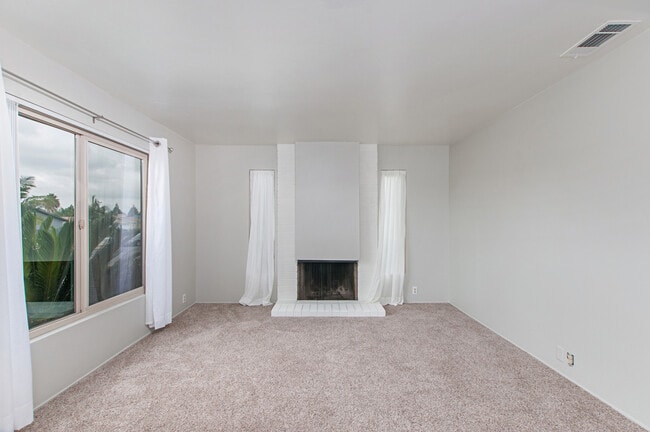 Building Photo - 3 Bedroom, 2 Bath 1374sf Detached condo in Mesa Village 92126.