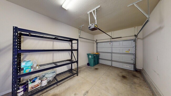 Building Photo - 3 BR 2.5 BA   TOWNHOME  - Bayberry Subdivi...