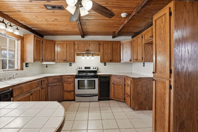 Building Photo - 1328 Hazelwood Dr