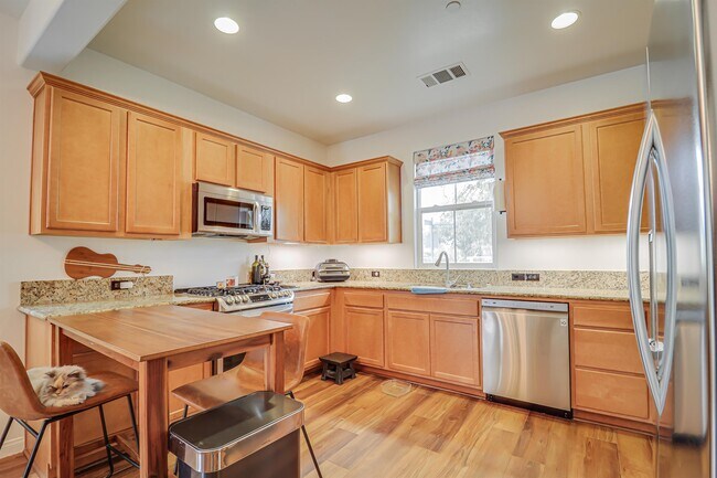 Building Photo - 1922 Delacorte Dr