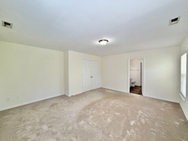 Building Photo - Charming 3BD, 2.5BA Raleigh Home Near Interstates, Shopping, Dining, and Downtown Raleigh