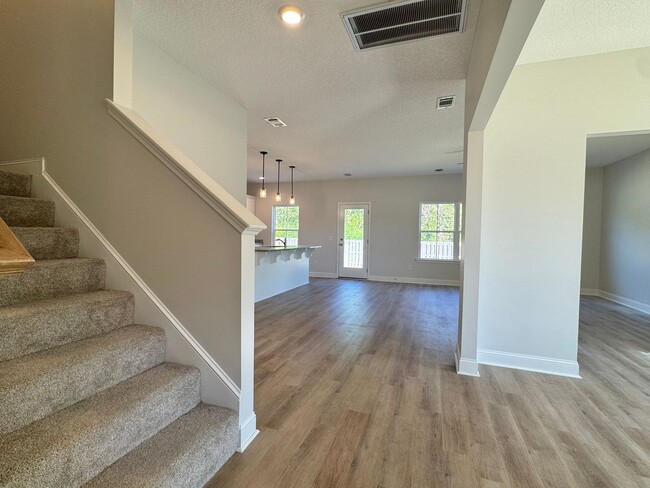 Building Photo - AVAILABLE OCTOBER 2025 [PET FRIENDLY]