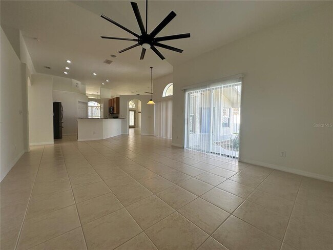 Building Photo - 10955 Lemay Dr