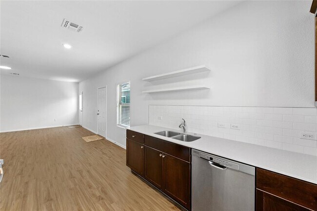 Building Photo - 7013 Tonka Ln