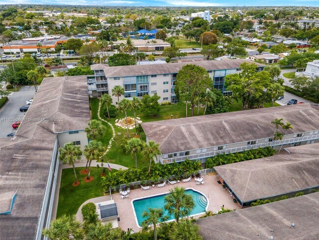 Building Photo - 5800 Margate Blvd