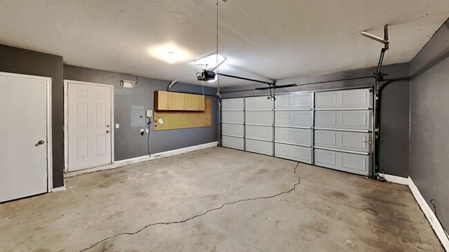 Building Photo - 3 Bedroom in Edmond