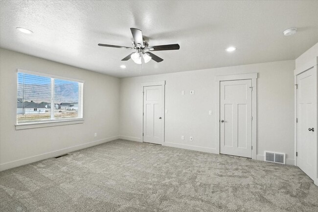 Building Photo - Eastside View Townhomes