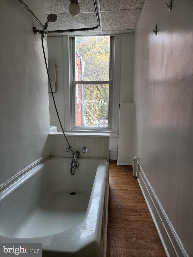 Building Photo - 15 N Washington St