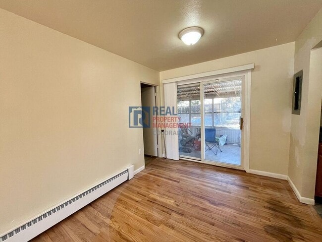 Building Photo - 310 Elmwood Dr