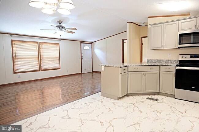Building Photo - 45170 Settlers Ln