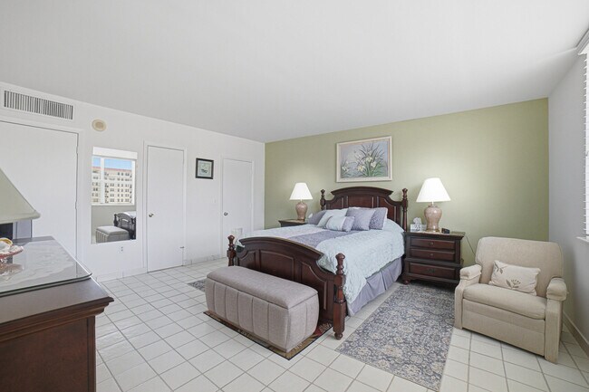 Building Photo - 3450 S Ocean Blvd