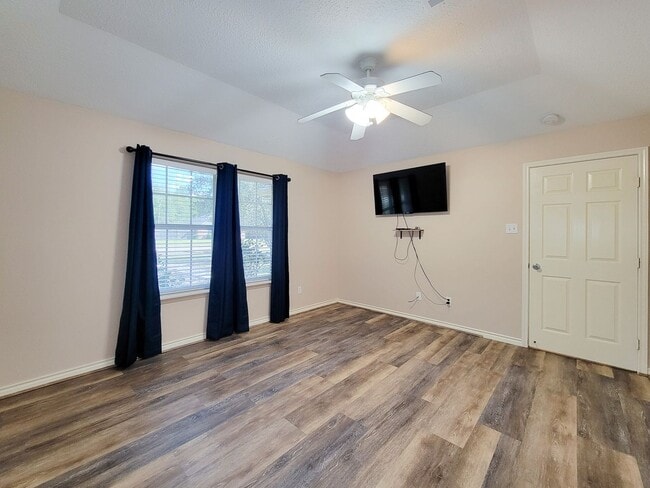 Building Photo - Welcome to your next home in the heart of Downtown Cleveland, Texas! This inviting 3-bedroom, 2-b...