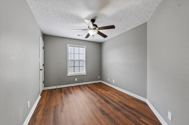 Building Photo - 1484 Apache Way