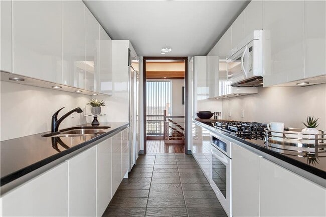 Building Photo - 5 W Mountain St