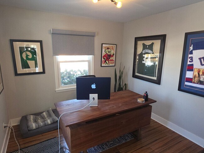 Building Photo - Updated 3-Bedroom Single- Family Home in Fox Point