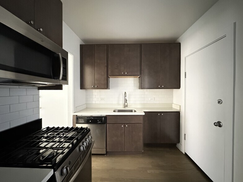 Building Photo - 2645 N Spaulding Ave