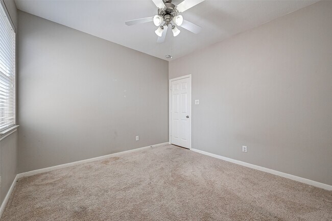 Building Photo - 13922 Normandy Ct