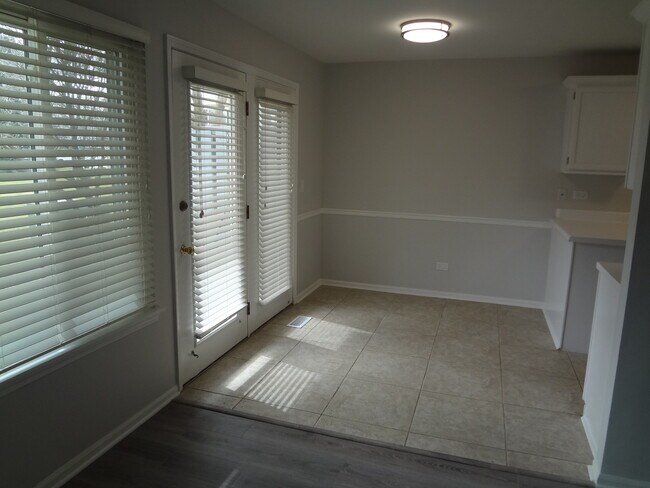 Building Photo - 220 Brett Cir