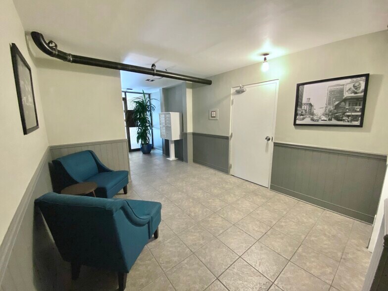 Clean updated lobby - 1803 E Ocean Blvd