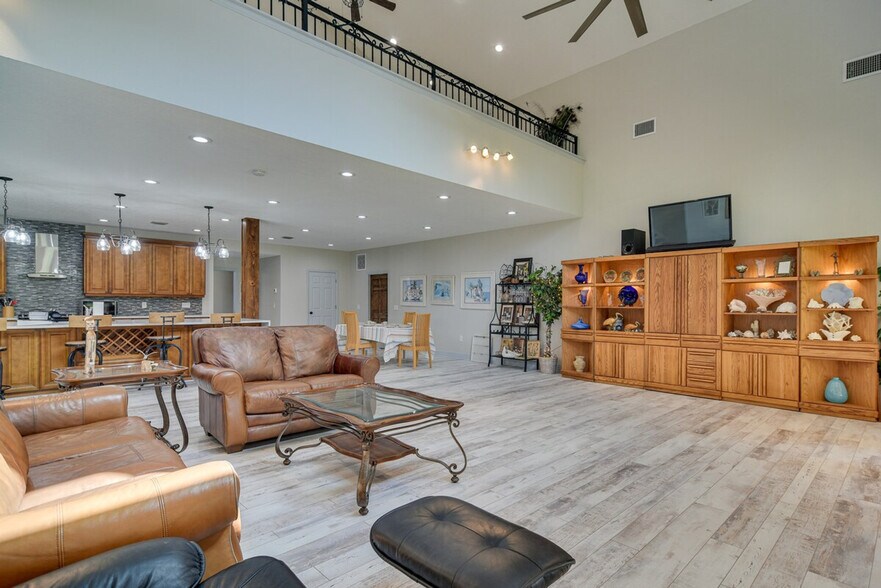 Building Photo - 5100 28th Ave N