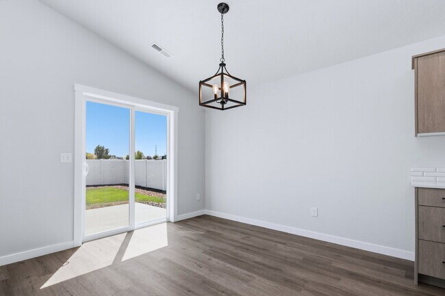 Building Photo - 9093 W Camellia St