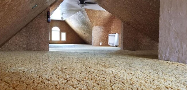 Building Photo - 906 Vine St