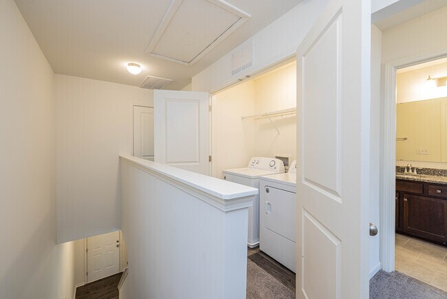 Building Photo - BEAUTIFUL 3 Bedroom Townhome Bonterra Village AVAILABLE NOVEMBER 2025