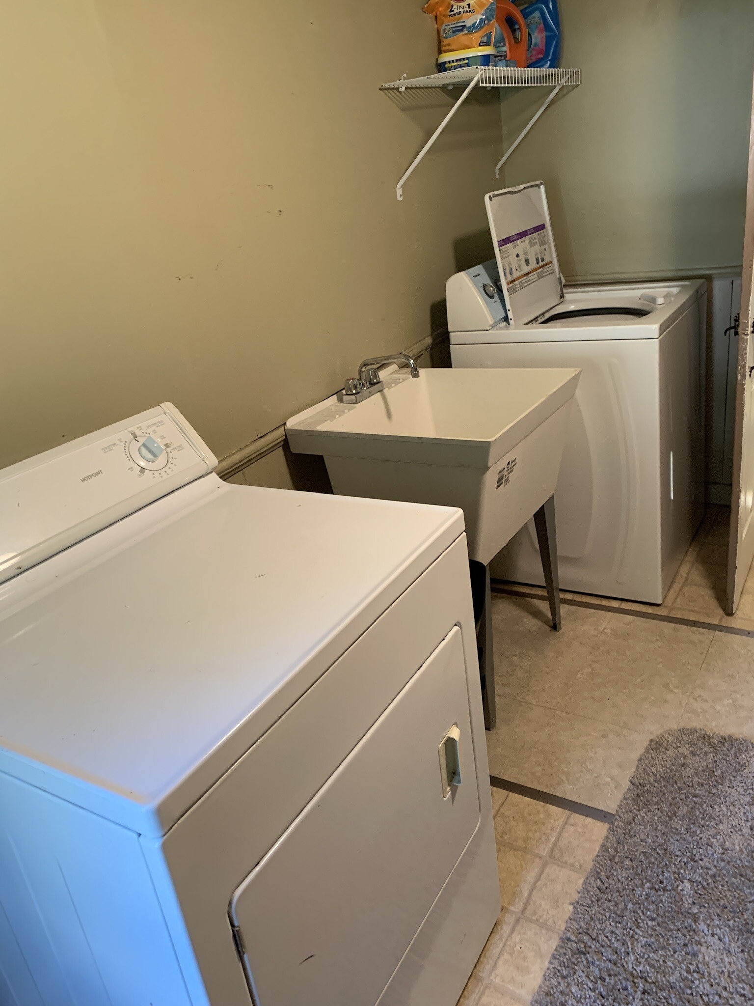Laundry - 934 Vine St