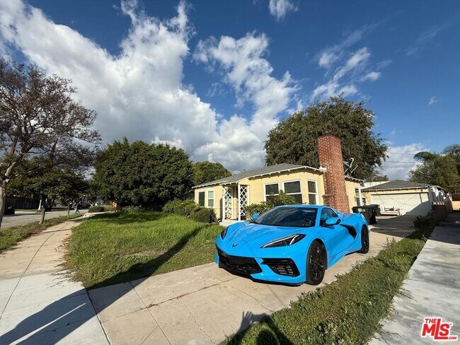 Building Photo - 674 Estelle Ave