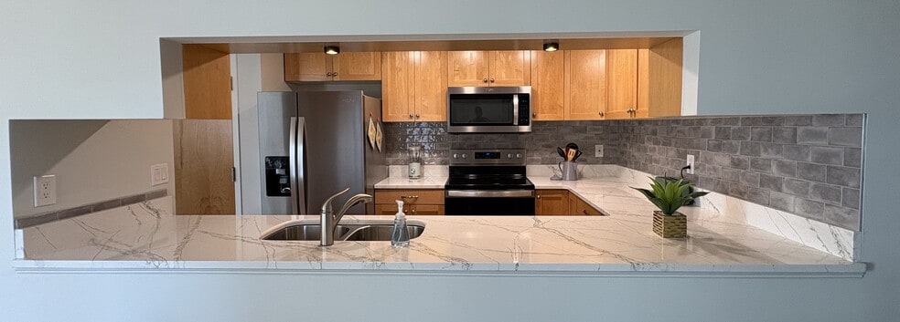 Kitchen Appliances - 219 E Grand Ave