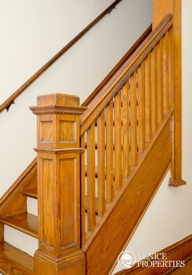 Building Photo - 103 W Norwich Ave