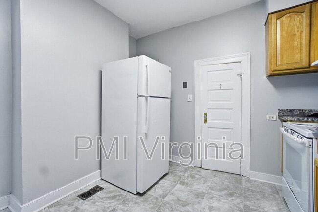 Building Photo - 630 W 36th St