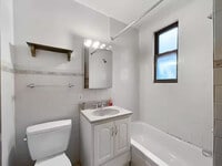 Building Photo - Furnished room/NOT APARTMENT