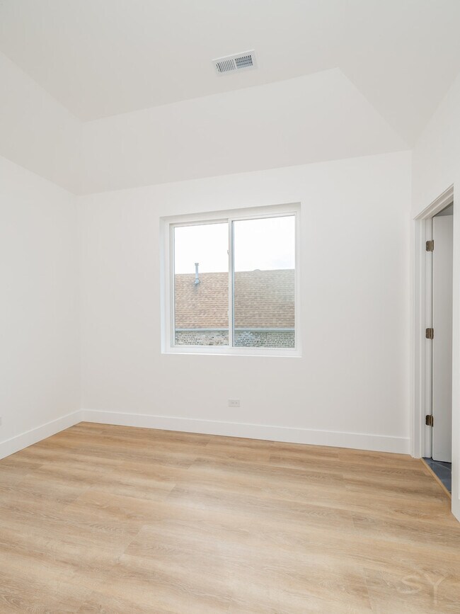 Building Photo - 1245 S Fairfield Ave