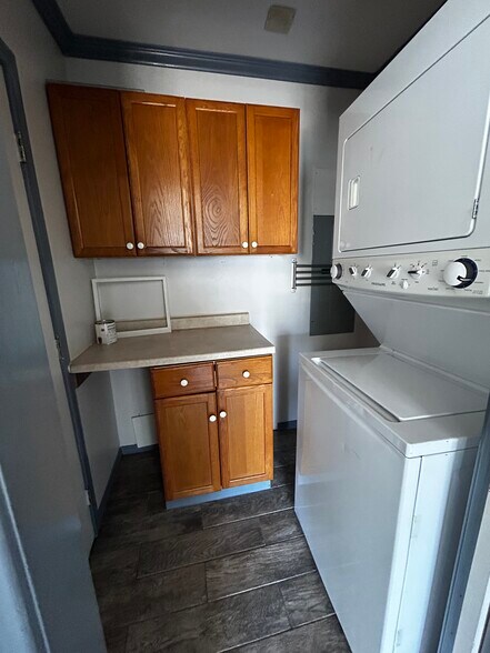 Building Photo - 1033 Grand Ave