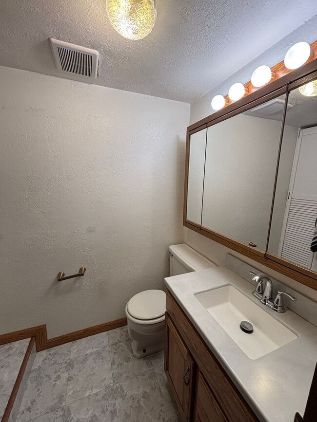 Building Photo - 5 BED | 3 BATH | CARPORT | WEST RAPID