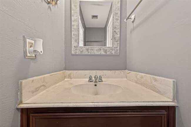 Building Photo - 11331 Oakcenter Dr