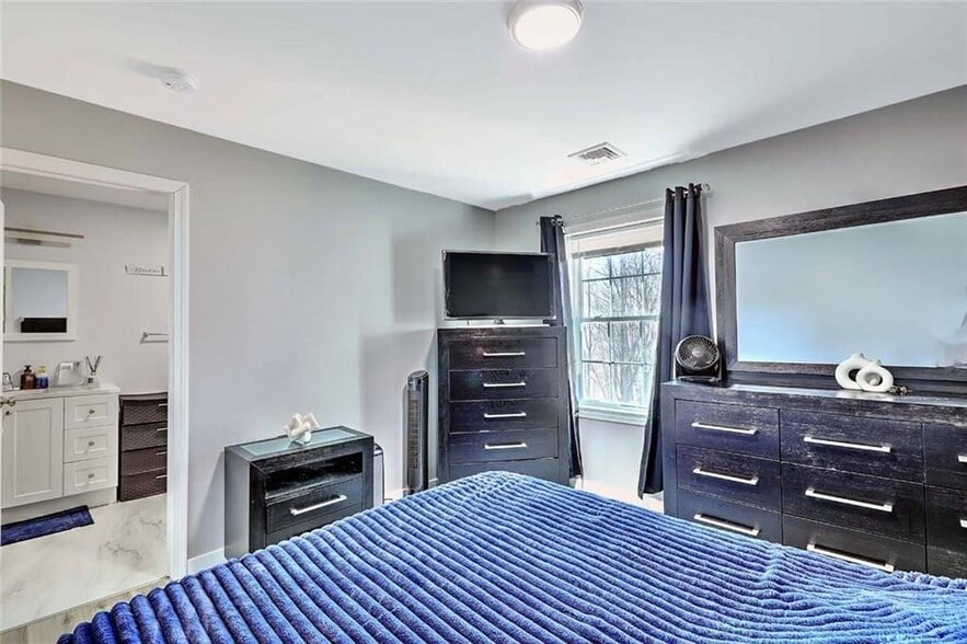 Building Photo - 119 Bowdoin St