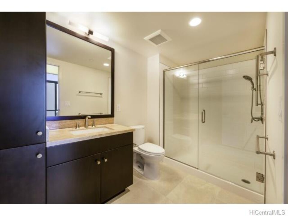 Building Photo - 1189 Waimanu St