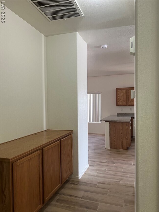 Building Photo - 6273 Highland Gardens Dr