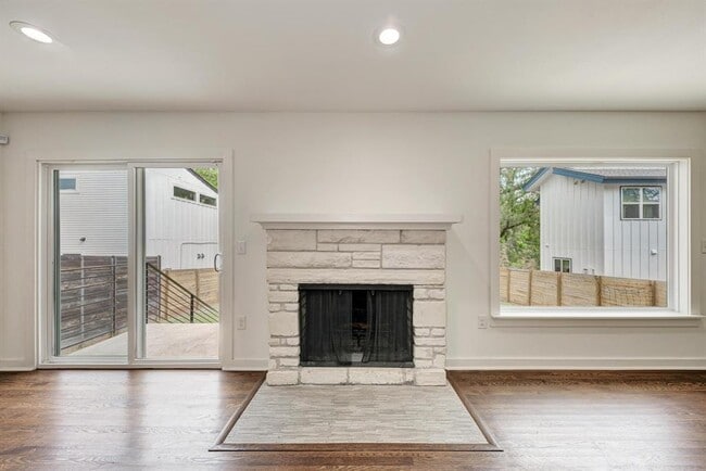 Building Photo - 1703 Hillcrest Ln