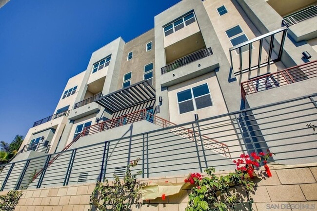 Building Photo - Coming Soo!! Beautiful 4bed/3bath Townhome in Fashion Valley **Move in Special Half off 1st month...