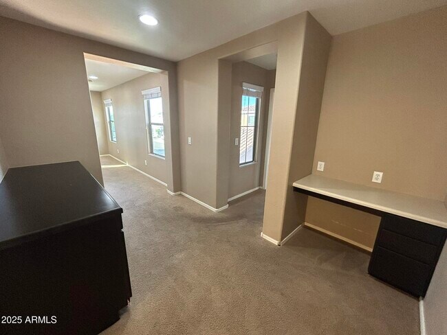 Building Photo - 8623 S 40th Dr